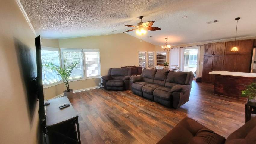 519 Tahiti Drive a Lake Wales, FL Mobile or Manufactured Home for Sale
